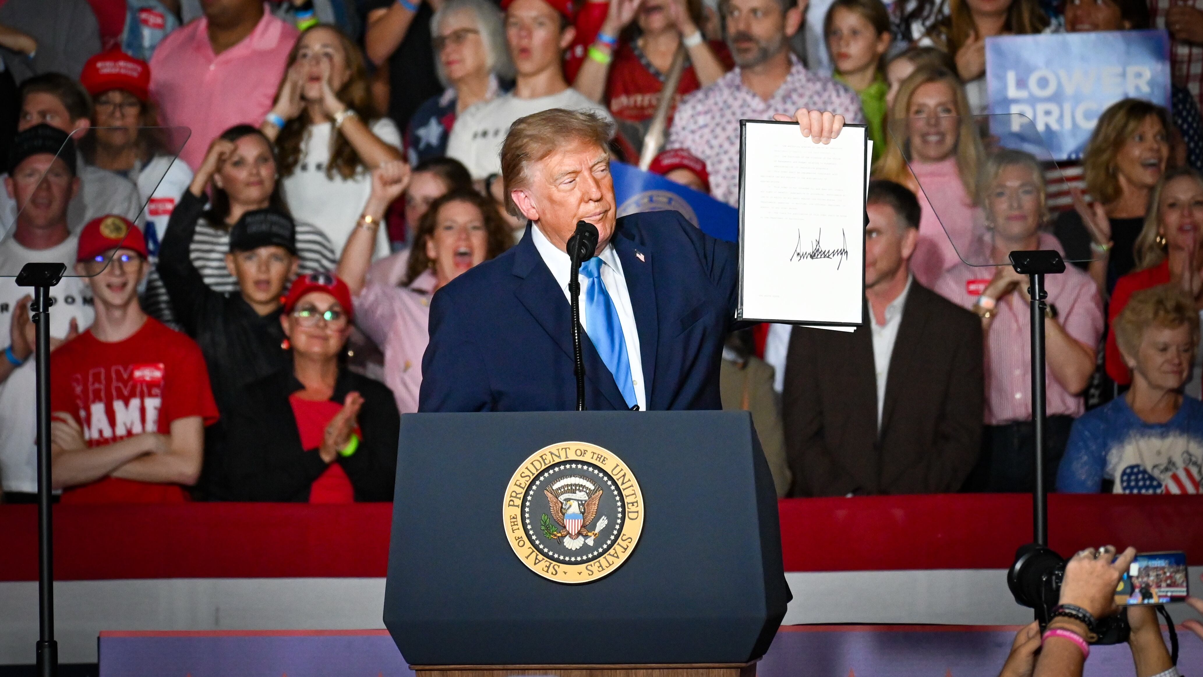 Trump signs order on diesel prices at Grand Island rally
