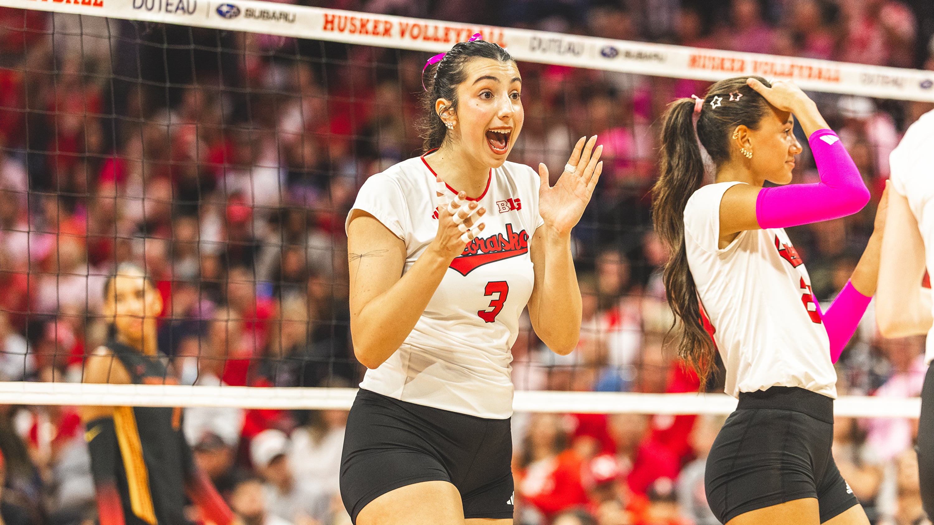 Nebraska Volleyball Sweeps USC, Extends Streak to 52 Matches