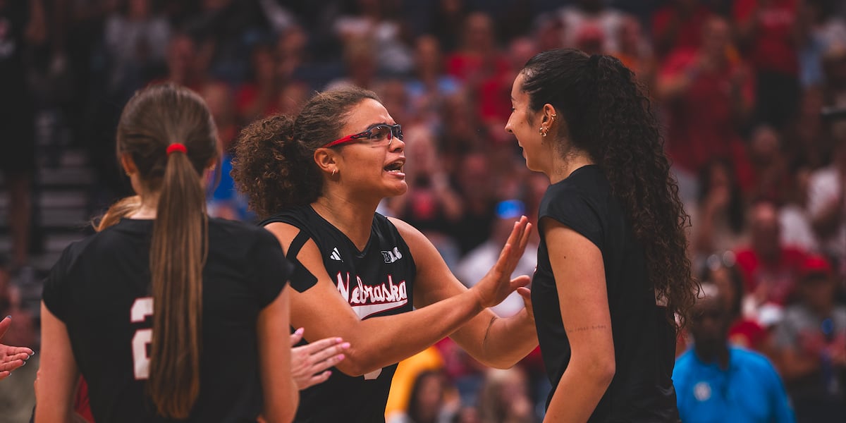 Nebraska volleyball team reverse sweeps against No. 7 Kentucky Nebraska volleyball team reverse sweeps against No. 7 Kentucky