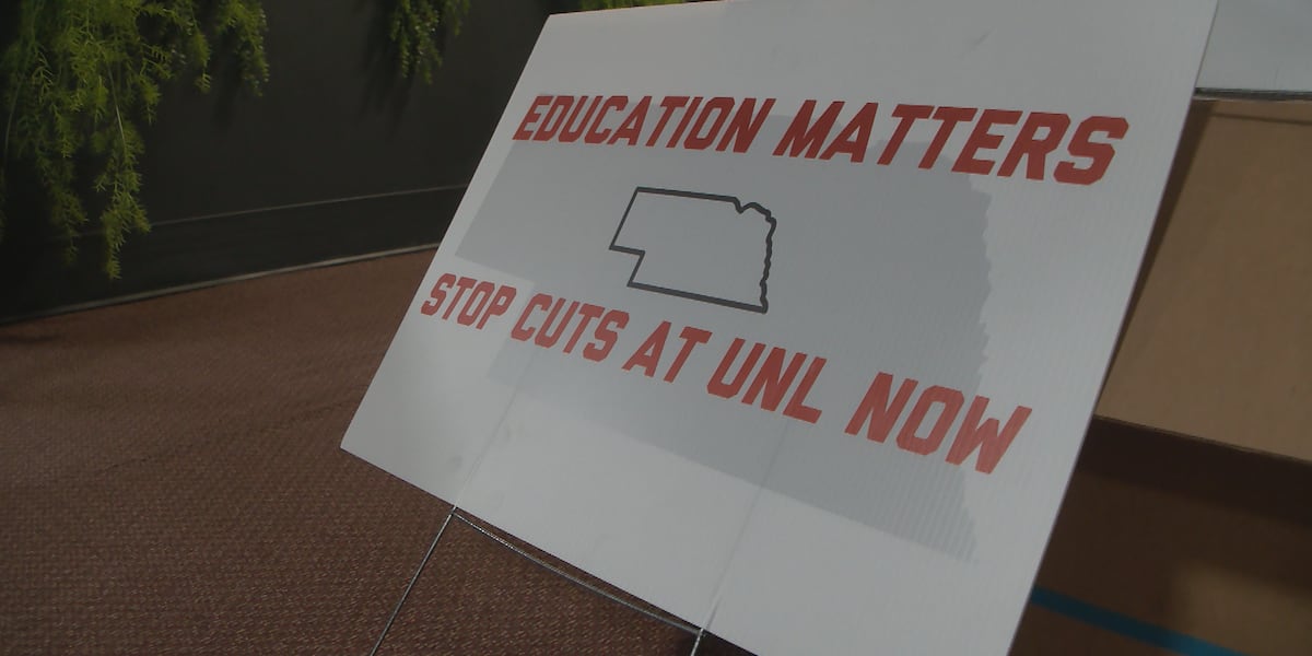 University of Nebraska-Lincoln faculty, students hold town hall on proposed budget cuts University of Nebraska-Lincoln faculty, students hold town hall on proposed budget cuts