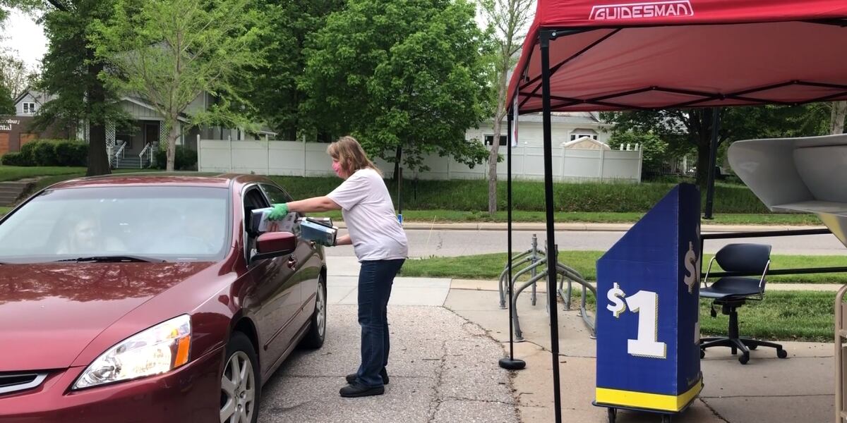 Lincoln City Libraries host drive-thru book drop off
