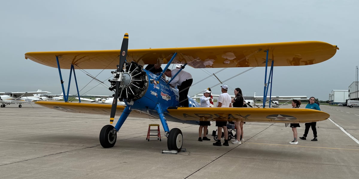 Veterans get free flight over Lincoln in WWII-era plane